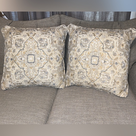 Source Unknown Other - NWOT Set of 2 Elegant Beautiful Home Accent Decor Throw Pillow Covers 24”x24”